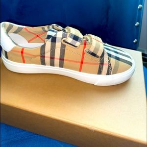 Burberry sneakers kids